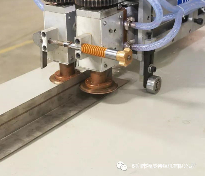 屋面手持便攜式自動滾焊機